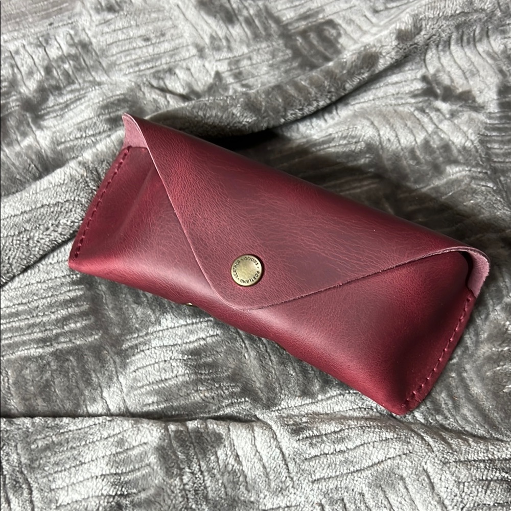 Portland Leather Sunglasses Case in Anenome